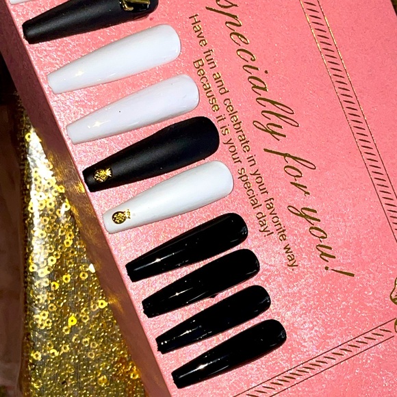 Press on nails hand made by me ❤️ - Picture 2 of 4